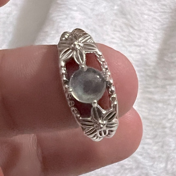 Jewelry - 925 silver labradorite floral ring size 8.50‎